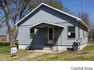 922 N High St, Carlinville, IL 62626