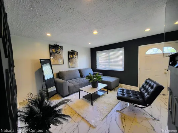 27821 Tighe St, Roseville, MI 48066