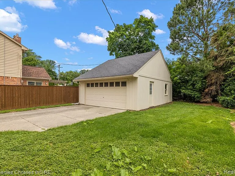 2635 Dorchester Rd — Photo 41