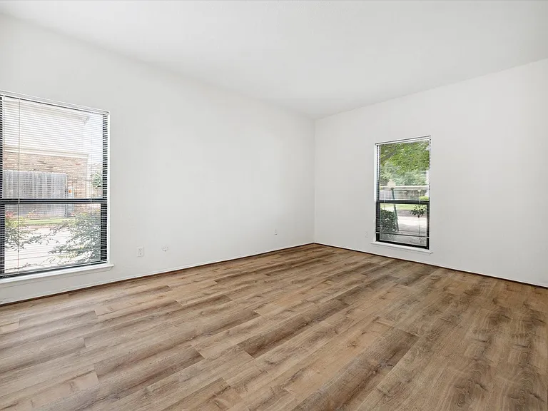 2425 Augusta Dr #7 — Photo 8