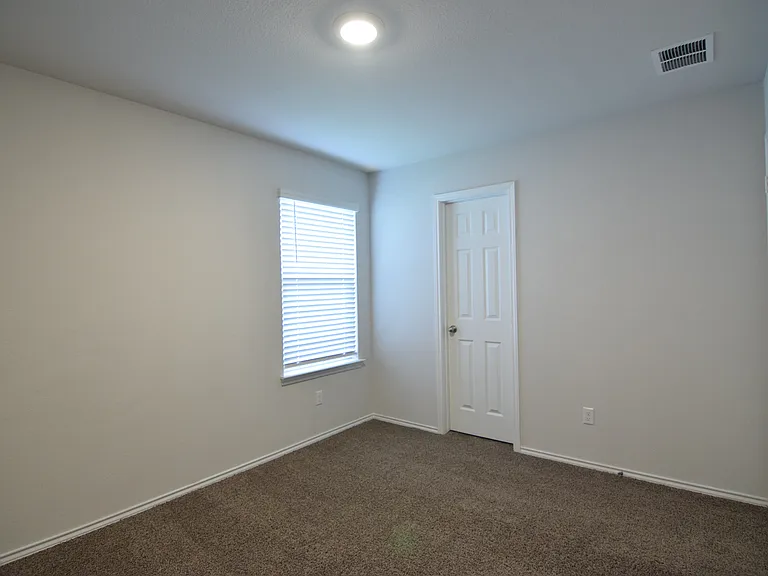 749 Jersey Ct — Photo 14