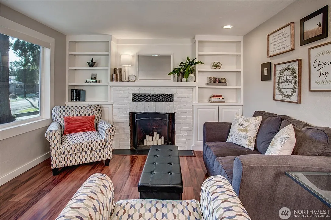 5 bed, 1900 sqft, $3,900 — Photo 3