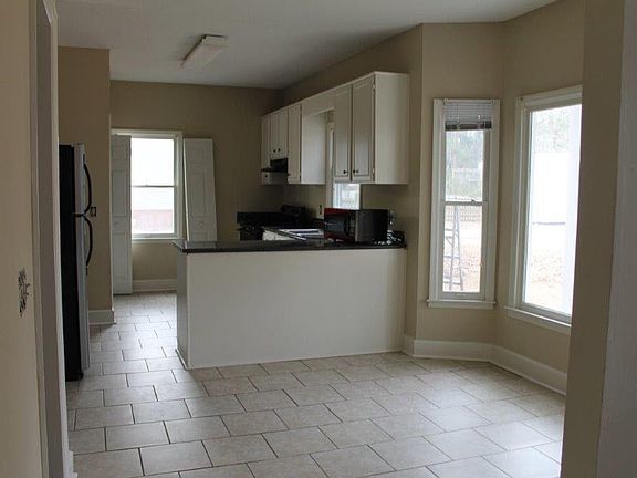 3rd image of 114 Olde Towne Dr
