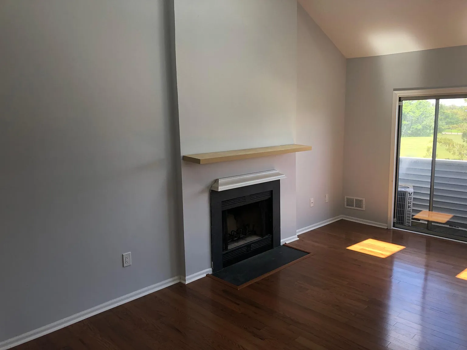 706 Jesse Way — Photo 3