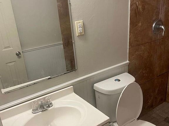 5th image of 3018 Cedarhurst Dr #1