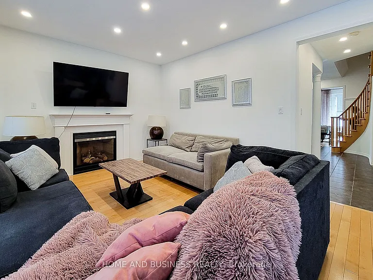 913 McEwan Dr — Photo 8