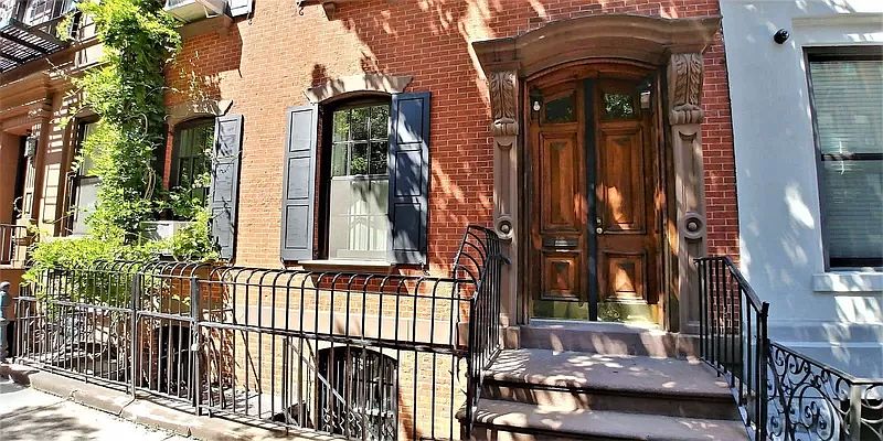 1st image of 331 E 83rd St #1
