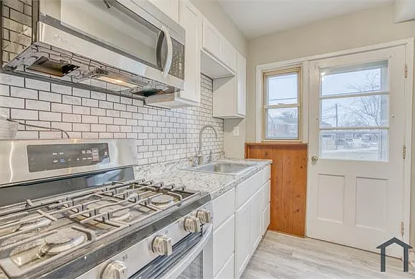 3 bed, 1255 sqft, $2,495 — Photo 2