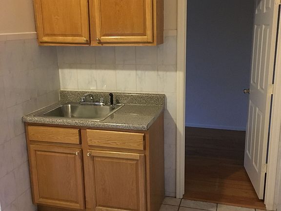 5th image of 345 E 83rd St APT 32