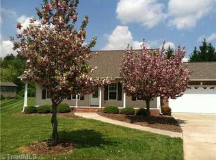4 Ginny Ln, Thomasville, NC 27360