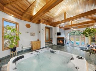 16 Redwood Ct, Hamilton, ON L8G2Y4