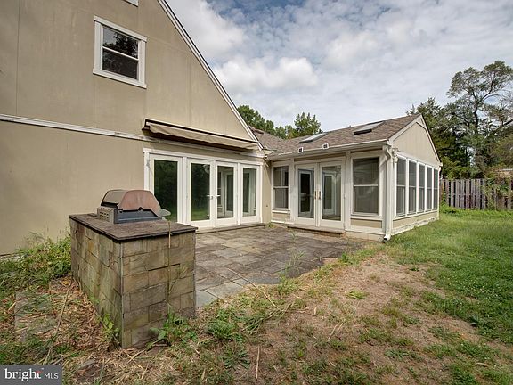 5th image of 2207 Sherwood Hall Ln