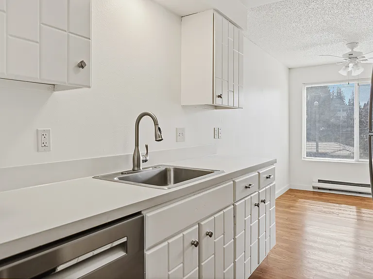 2511 Howard Ave #21 — Photo 13