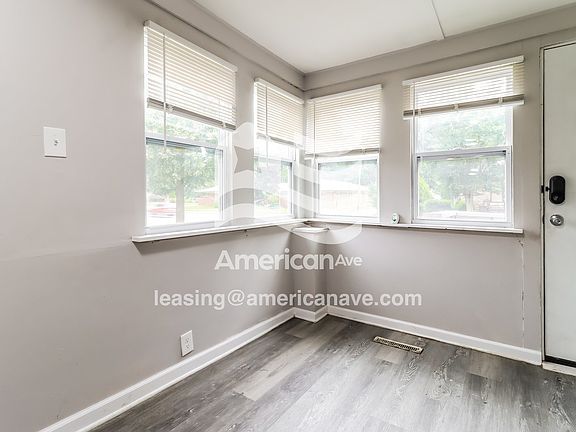 608992_002_living_room_13893215.jpg