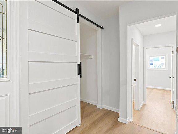4th image of 5 S Syracuse Dr