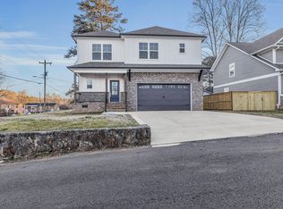100 Eastview Ct, Red Bank, TN 37415