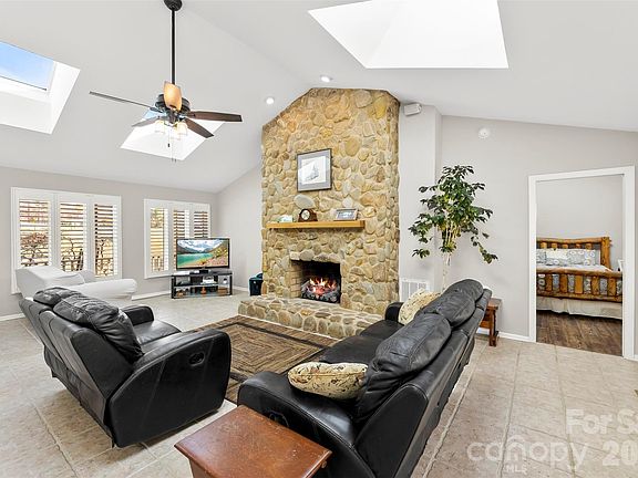 4th image of 4242 John Ritchie Rd