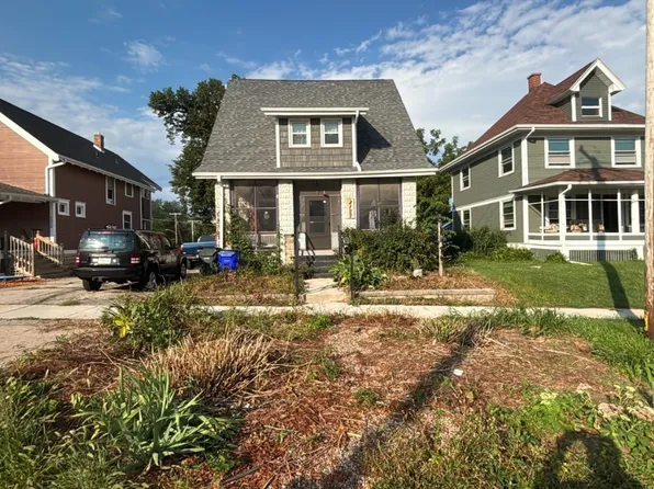 122 20th St NE, Cedar Rapids, IA 52402