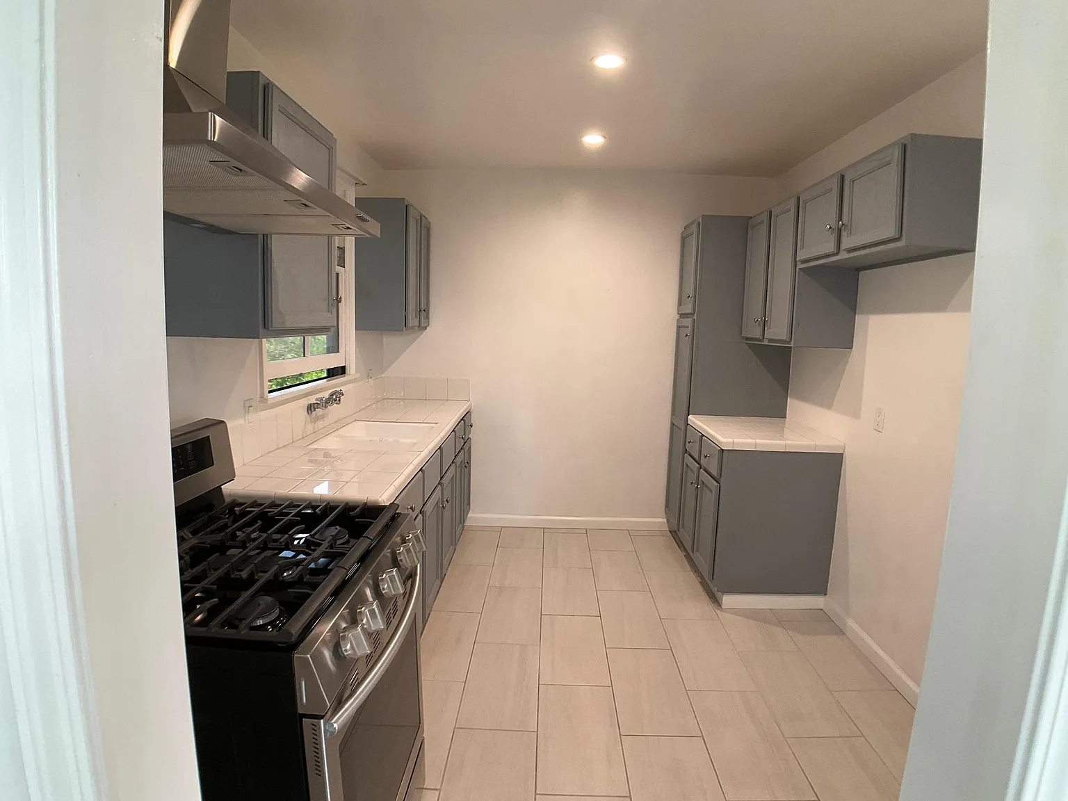 1 bed, 472 sqft, $2,295 — Photo 3