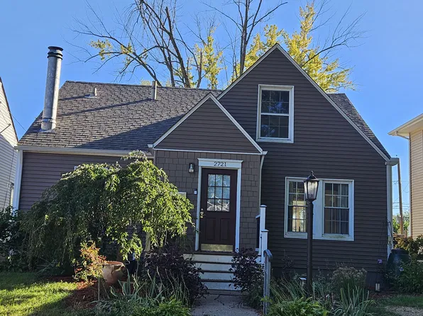 2721 E Pleasant St, Davenport, IA 52803