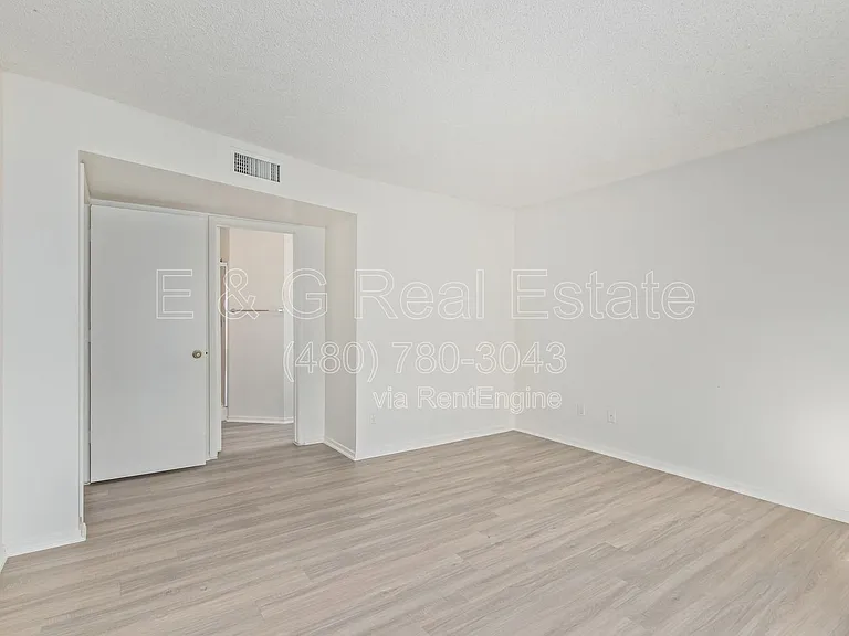 8714 W Amelia Ave — Photo 12