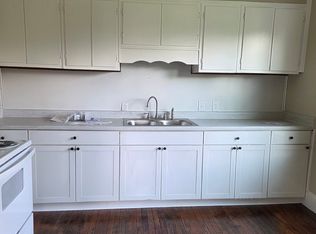 106 E Hunter St #A, Madison, NC 27025