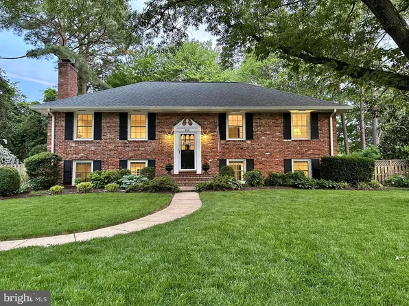 8631 Buckboard Dr, Alexandria, VA 22308