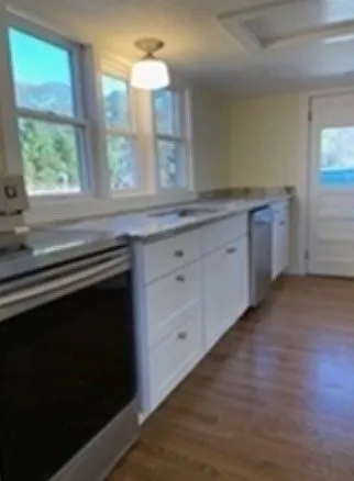 2 bed, 1.5 bath, 823 sqft, $2,000 — Photo 3