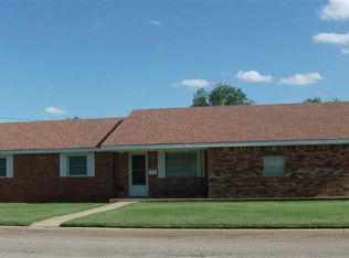 1010 W Iris Ave, Hobart, OK 73651