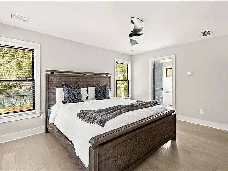 2145 Park Ter — Photo 30