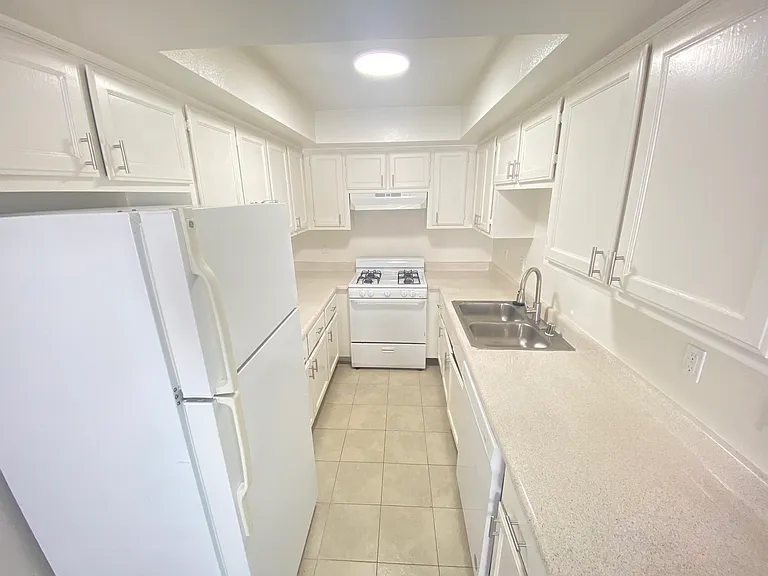 15020 Burbank Blvd #107 — Photo 9
