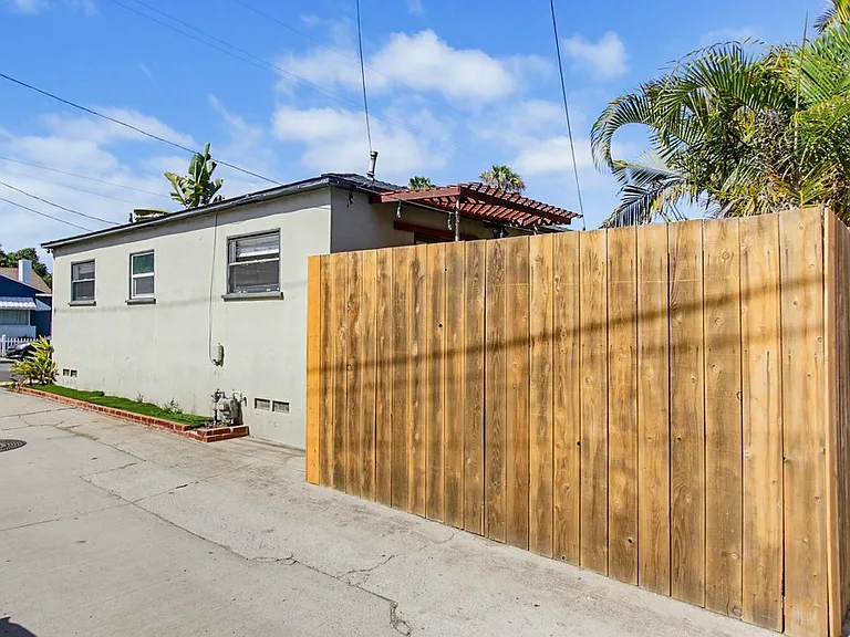 1973 Pacific Beach Dr — Photo 33