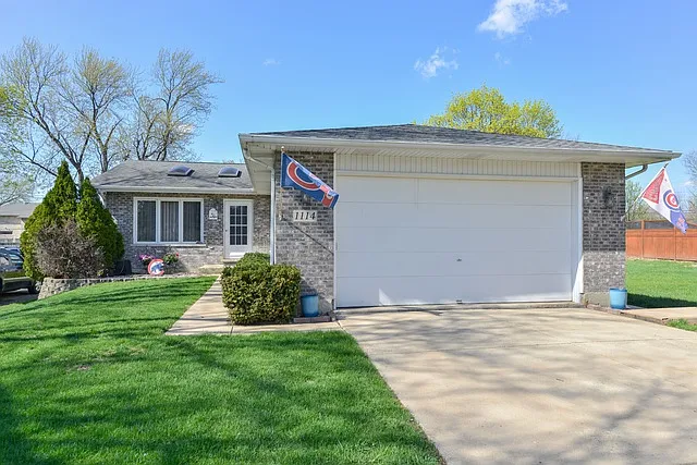 1114 Adelia St photo 1