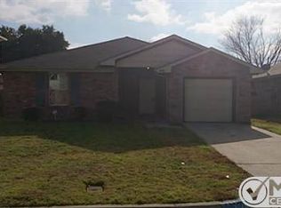3040 Ronay Dr, Forest Hill, TX 76140