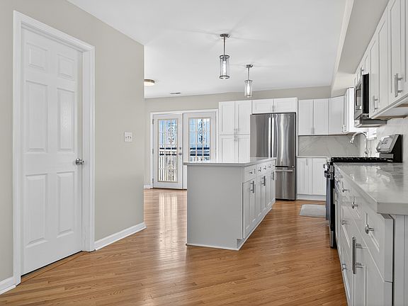 4th image of 1803 S Lawndale Ave