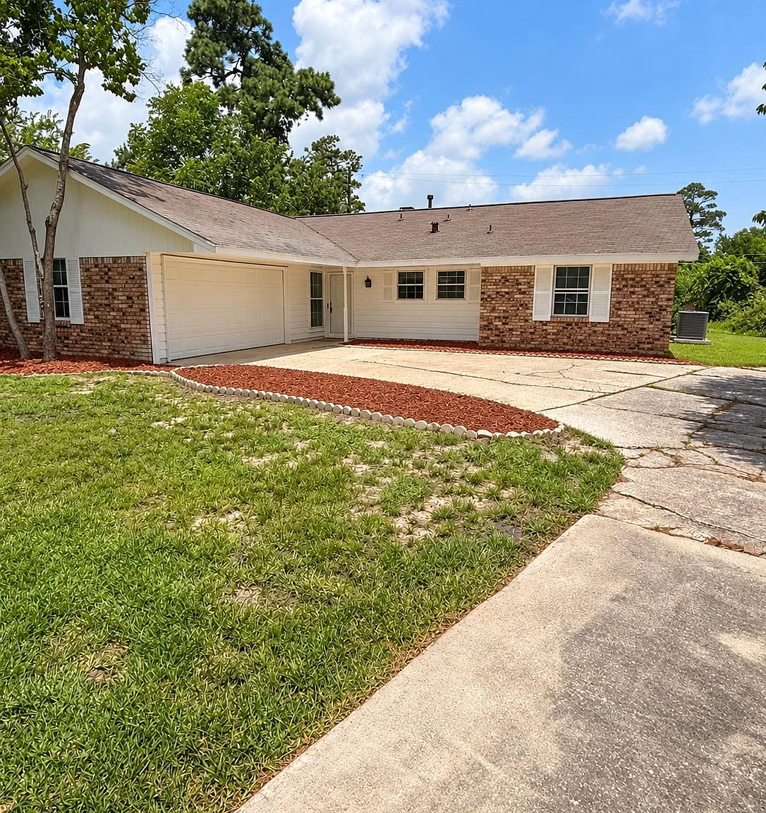 3 bed, 2.0 bath, 1465 sqft, $2,200 — Photo 1