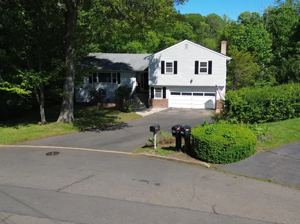 19 Arrowhead Lane, Branford, CT 06405