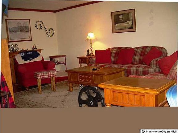 4th image of 73 Valerie Ct
