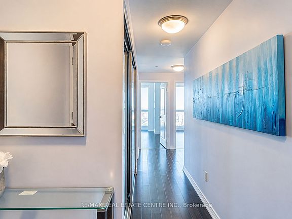 3rd image of 386 Yonge St Unit 5007