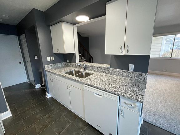 5th image of 220 Waterford Dr