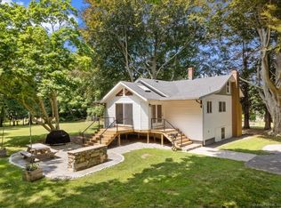 82 Niles Hill Rd, New London, CT 06320