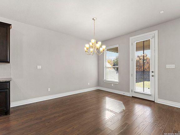 5th image of 219 LUCCHESE ST