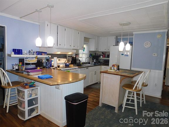 3rd image of 88 E Poplar Dr