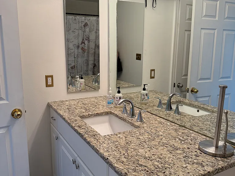 100 Harborview Dr #306 — Photo 16