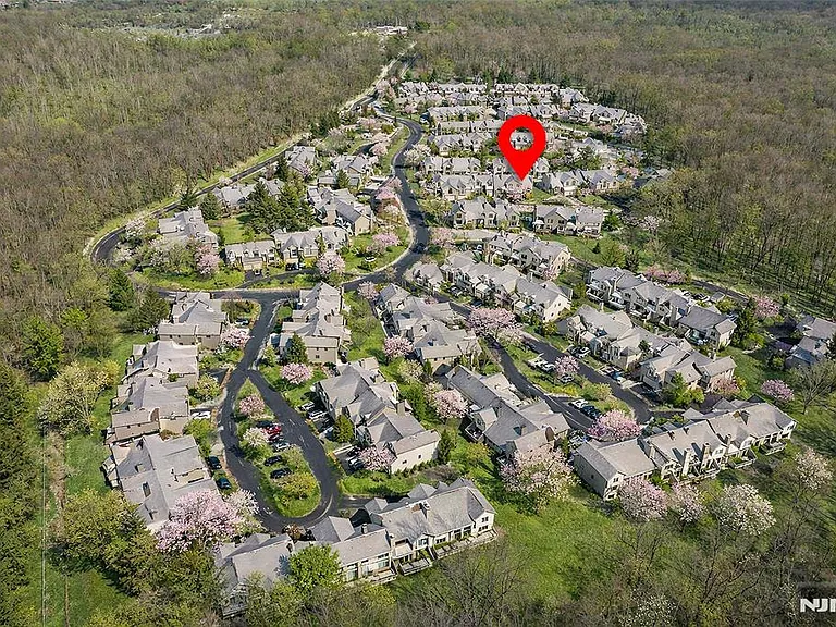 408 Dogwood Ct — Photo 3