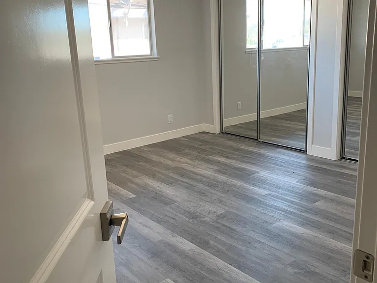 2863 Bayshore Ave — Photo 6
