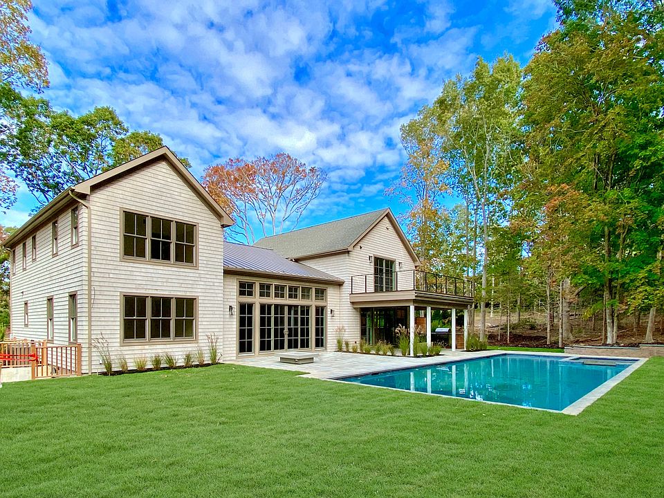 1st image of 16 Sag Harbor Ct