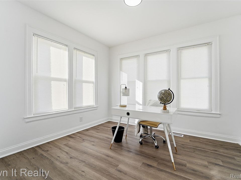 16803 Lawton St, photo 13