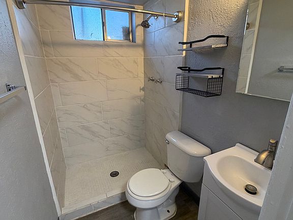 3rd image of 215 16th Ave S #1/2