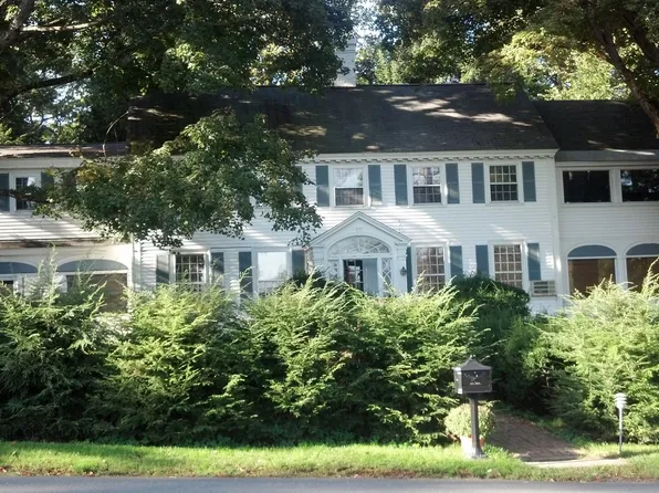 2A Hilton Field Ln #A, Hanover, NH 03755